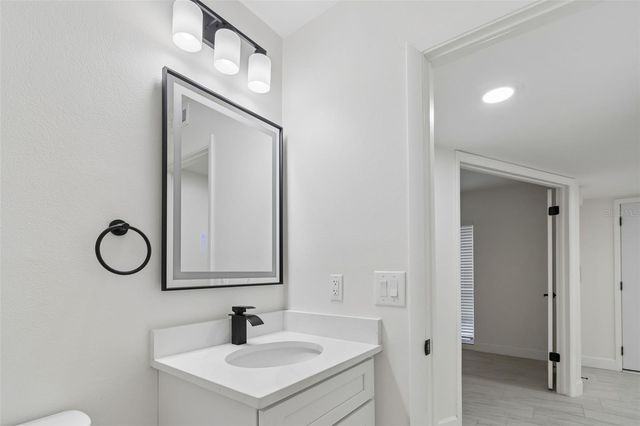13934 CLUBHOUSE CIRCLE 8, Tampa, FL 33618