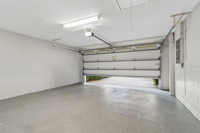13934 CLUBHOUSE CIRCLE 8, Tampa, FL 33618