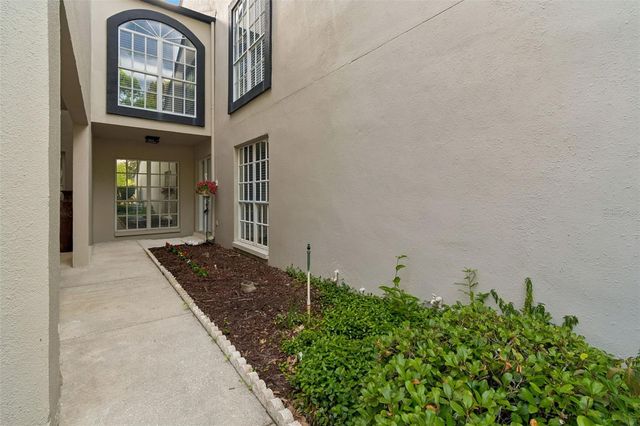 13934 CLUBHOUSE CIRCLE 8, Tampa, FL 33618