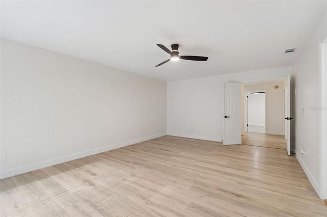 13934 CLUBHOUSE CIRCLE 8, Tampa, FL 33618