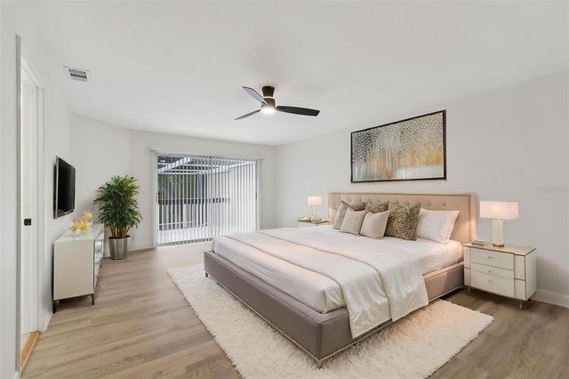 13934 CLUBHOUSE CIRCLE 8, Tampa, FL 33618