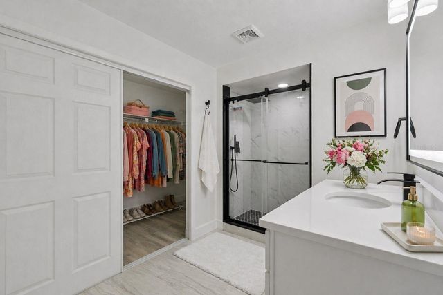 13934 CLUBHOUSE CIRCLE 8, Tampa, FL 33618