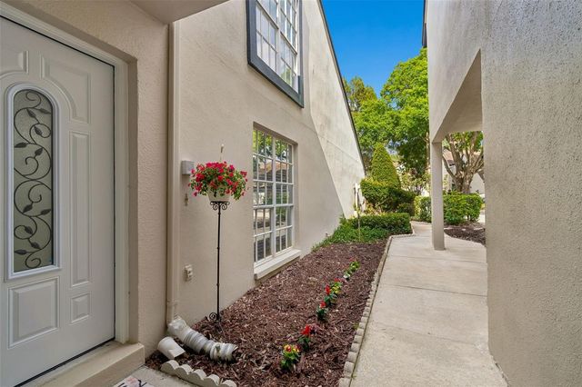 13934 CLUBHOUSE CIRCLE 8, Tampa, FL 33618