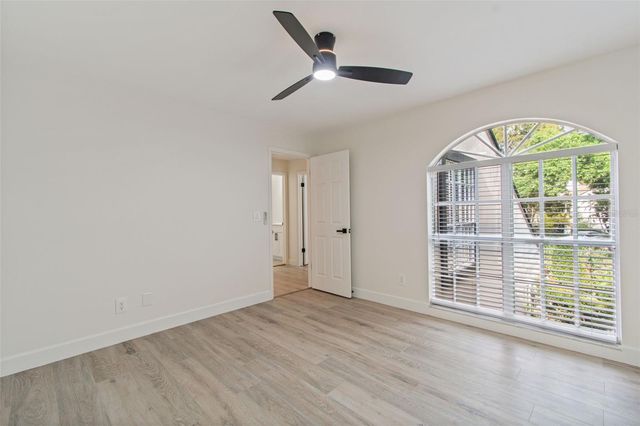 13934 CLUBHOUSE CIRCLE 8, Tampa, FL 33618