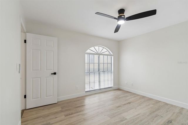 13934 CLUBHOUSE CIRCLE 8, Tampa, FL 33618