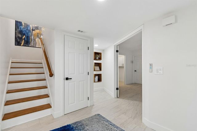 13934 CLUBHOUSE CIRCLE 8, Tampa, FL 33618
