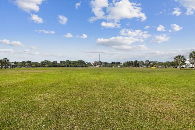 13934 CLUBHOUSE CIRCLE 8, Tampa, FL 33618