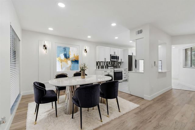 13934 CLUBHOUSE CIRCLE 8, Tampa, FL 33618