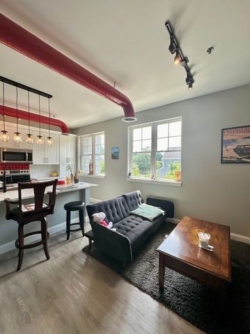 15 Oak 202, Needham, MA 02492