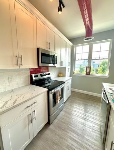 15 Oak 202, Needham, MA 02492