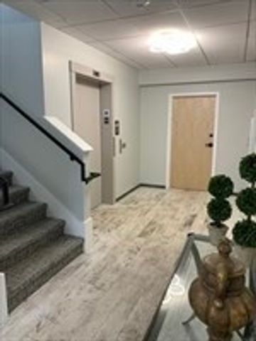 15 Oak 202, Needham, MA 02492