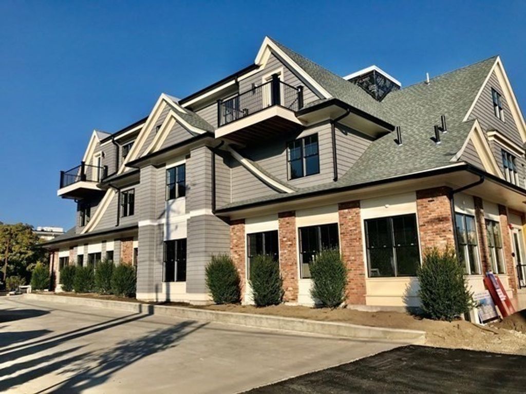 15 Oak 202, Needham, MA 02492