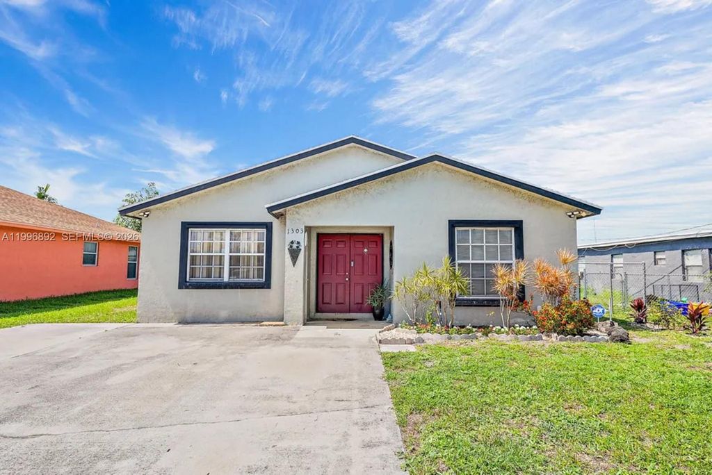 1303 W 6th St, Riviera Beach, FL 33404