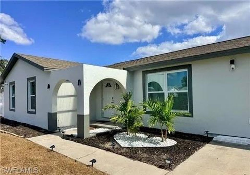 1044 Ridgeway DR, NORTH FORT MYERS, FL 33903 — photo 2
