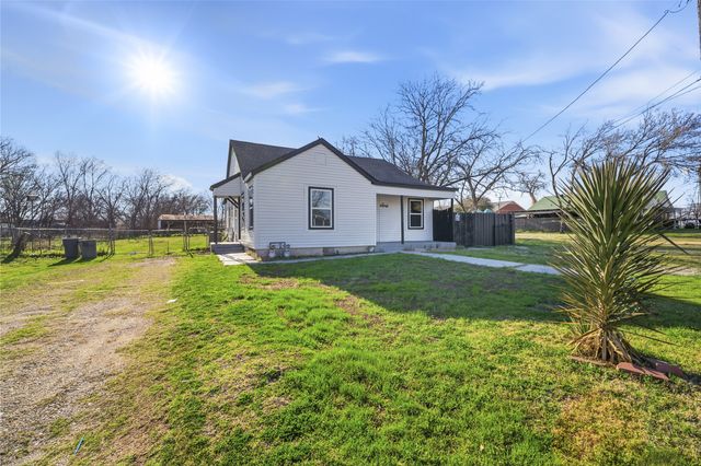 310 S Hampshire Street, Saginaw, TX 76179