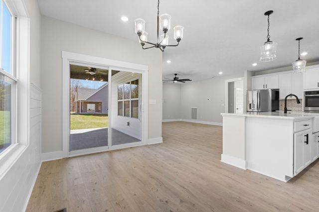 986 Alton Dr, Clarksville, TN 37043