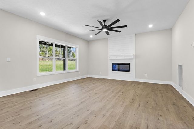 986 Alton Dr, Clarksville, TN 37043