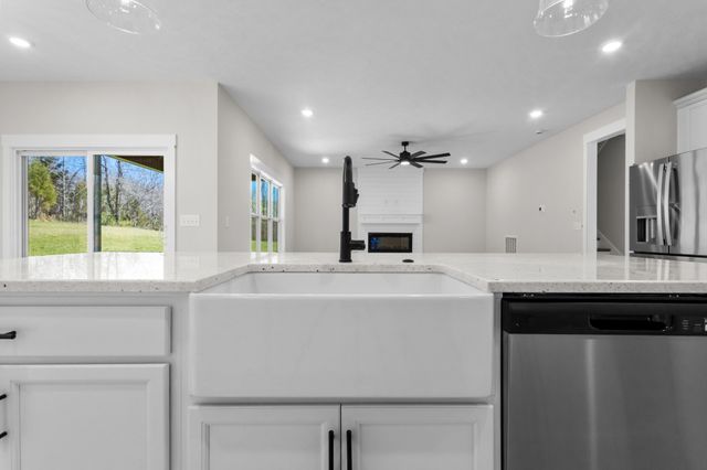 986 Alton Dr, Clarksville, TN 37043