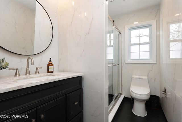 15 Brook Street, Farmingdale, NJ 07727