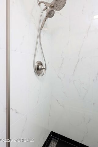 15 Brook Street, Farmingdale, NJ 07727