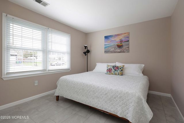 15 Brook Street, Farmingdale, NJ 07727