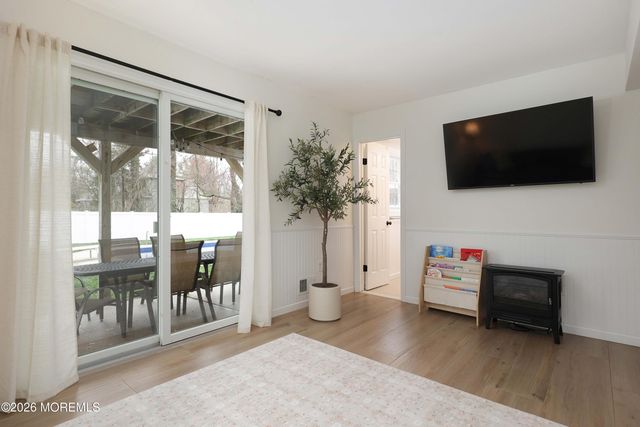 15 Brook Street, Farmingdale, NJ 07727