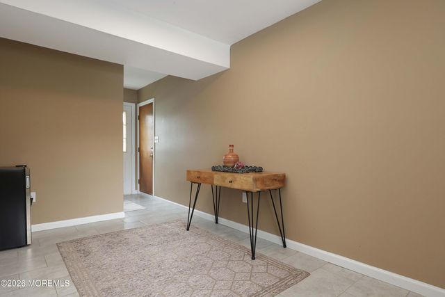 15 Brook Street, Farmingdale, NJ 07727