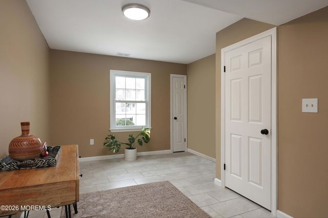 15 Brook Street, Farmingdale, NJ 07727