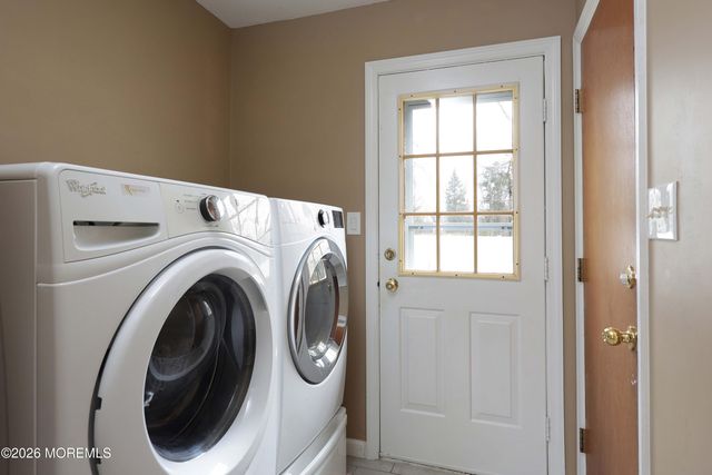 15 Brook Street, Farmingdale, NJ 07727