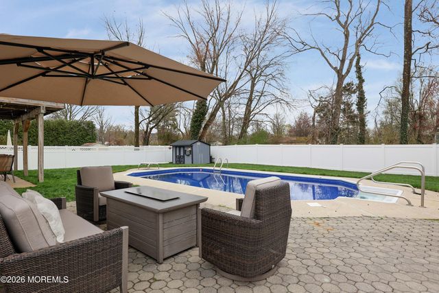 15 Brook Street, Farmingdale, NJ 07727