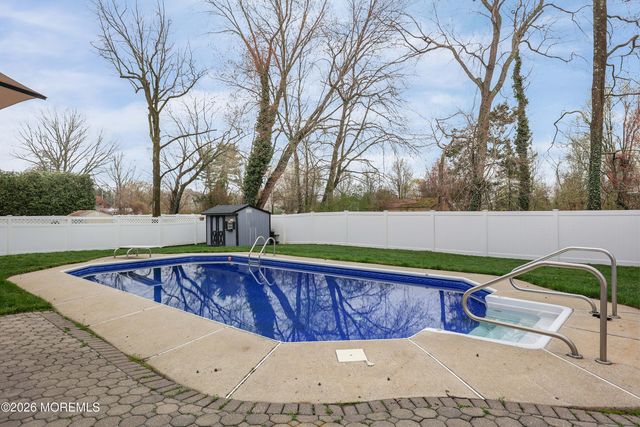 15 Brook Street, Farmingdale, NJ 07727