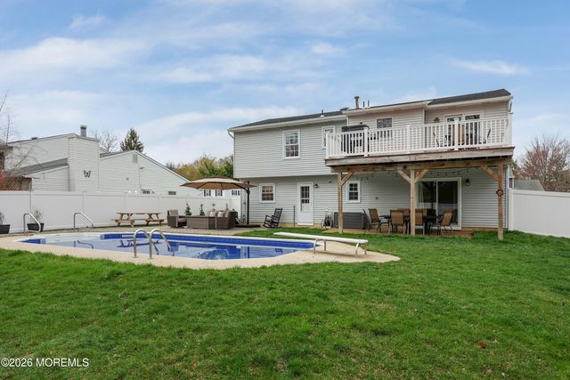 15 Brook Street, Farmingdale, NJ 07727