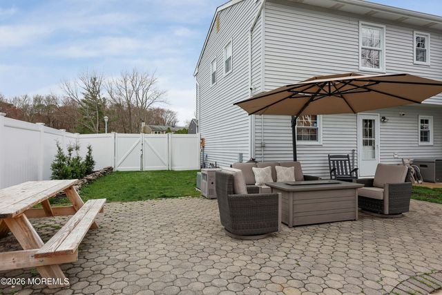 15 Brook Street, Farmingdale, NJ 07727