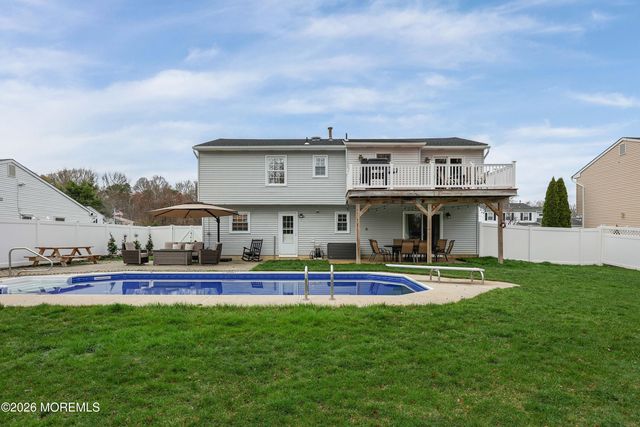 15 Brook Street, Farmingdale, NJ 07727