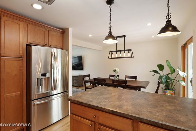 15 Brook Street, Farmingdale, NJ 07727