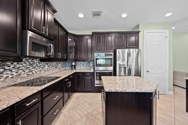 7589 Fieldstone Ranch Square, Vero Beach, FL 32967