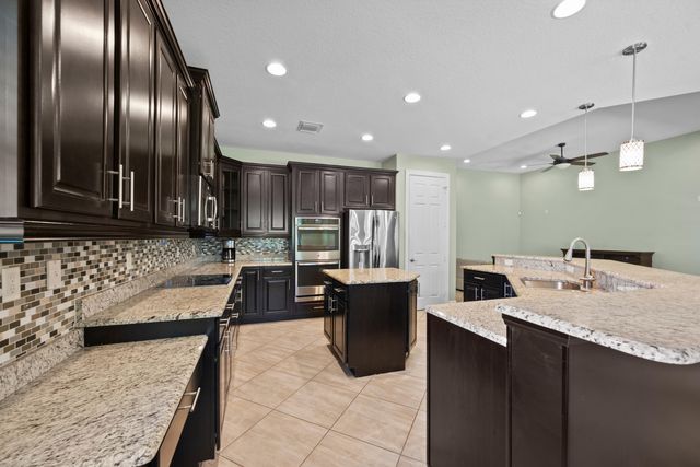7589 Fieldstone Ranch Square, Vero Beach, FL 32967