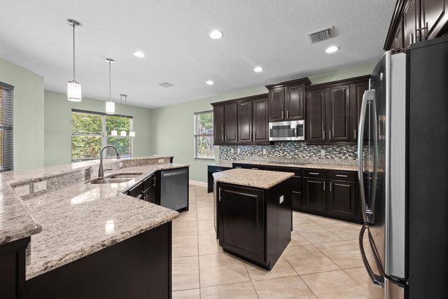 7589 Fieldstone Ranch Square, Vero Beach, FL 32967