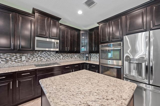 7589 Fieldstone Ranch Square, Vero Beach, FL 32967