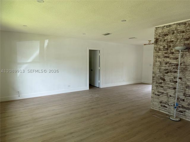 7220 NW 7th St, Plantation, FL 33317