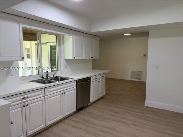 7220 NW 7th St, Plantation, FL 33317