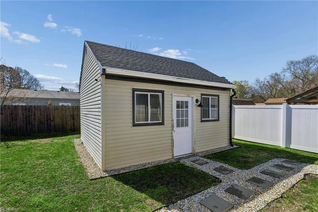 1952 Hidden Valley DR, Virginia Beach, VA 23464