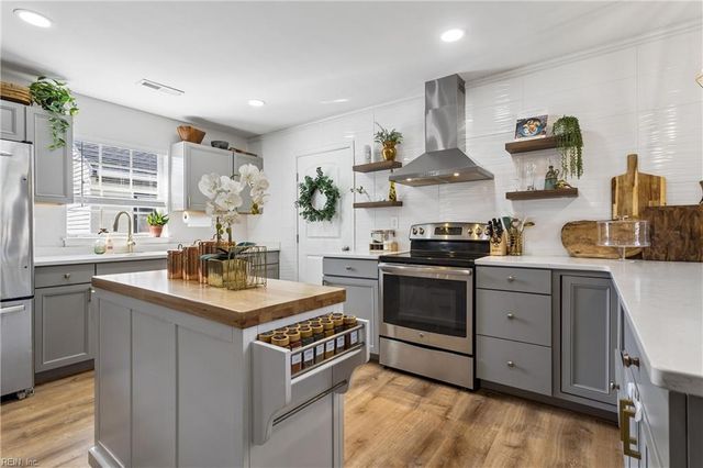 1952 Hidden Valley DR, Virginia Beach, VA 23464