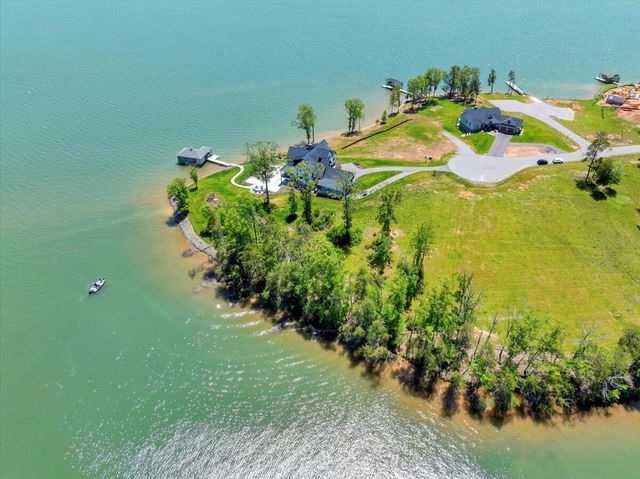 389 Hyannis, Union Hall, VA 24176