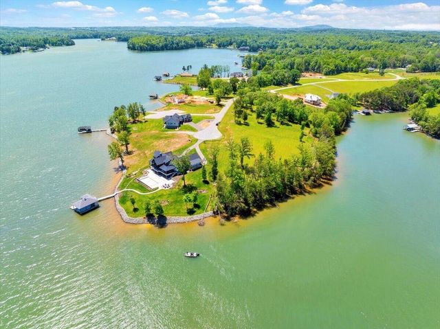 389 Hyannis, Union Hall, VA 24176