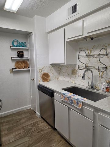 6200 W Tidwell Road 1702, Houston, TX 77092