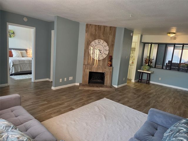 6200 W Tidwell Road 1702, Houston, TX 77092