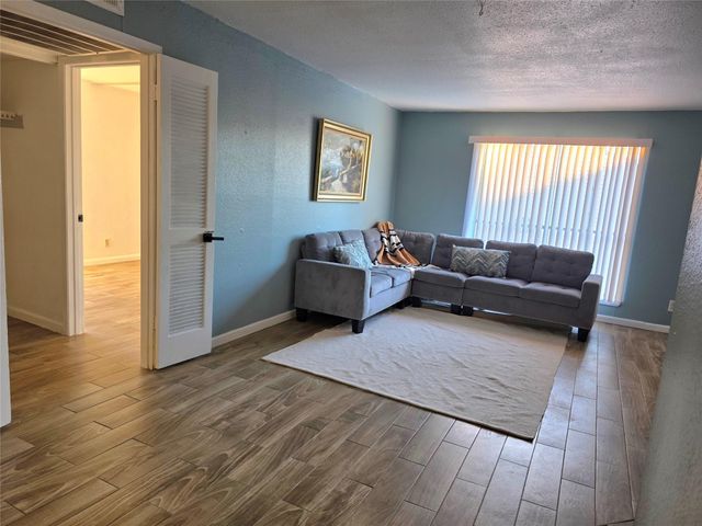 6200 W Tidwell Road 1702, Houston, TX 77092