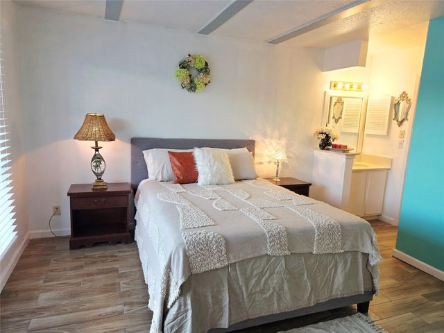 6200 W Tidwell Road 1702, Houston, TX 77092