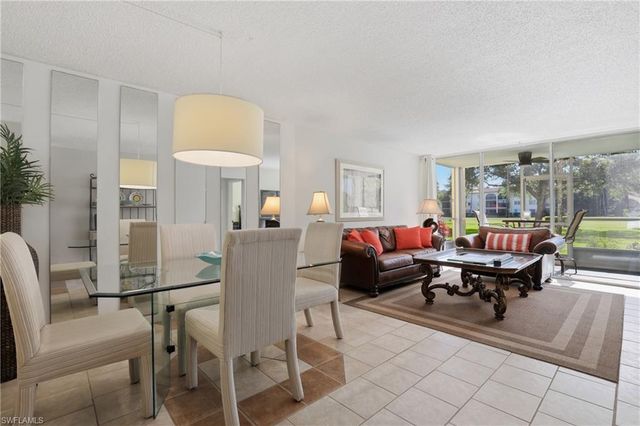1086 Forest Lakes DR 106, Naples, FL 34105